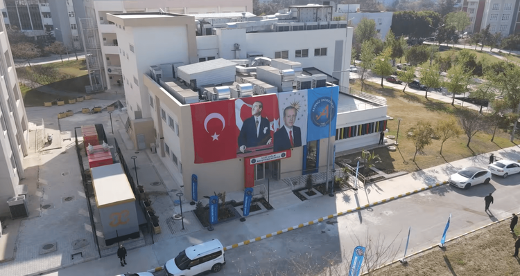 Akdeniz Üniversitesi'nde İlklerin Hocalarından Kanser Tedavisinde Çığır Açan Tedavi Merkezi